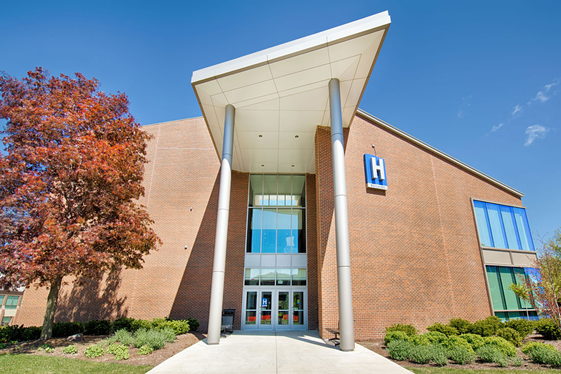 Illinois College Undergoes Massive Renovation To Modernize The Campus - Michigan Composite Panel Systems Manufacturer | CEI Materials - Harper_College_Building_H_Holabird_Root_Tyler_Lane_Construction_CEI_Materials_Renovation_3(1)